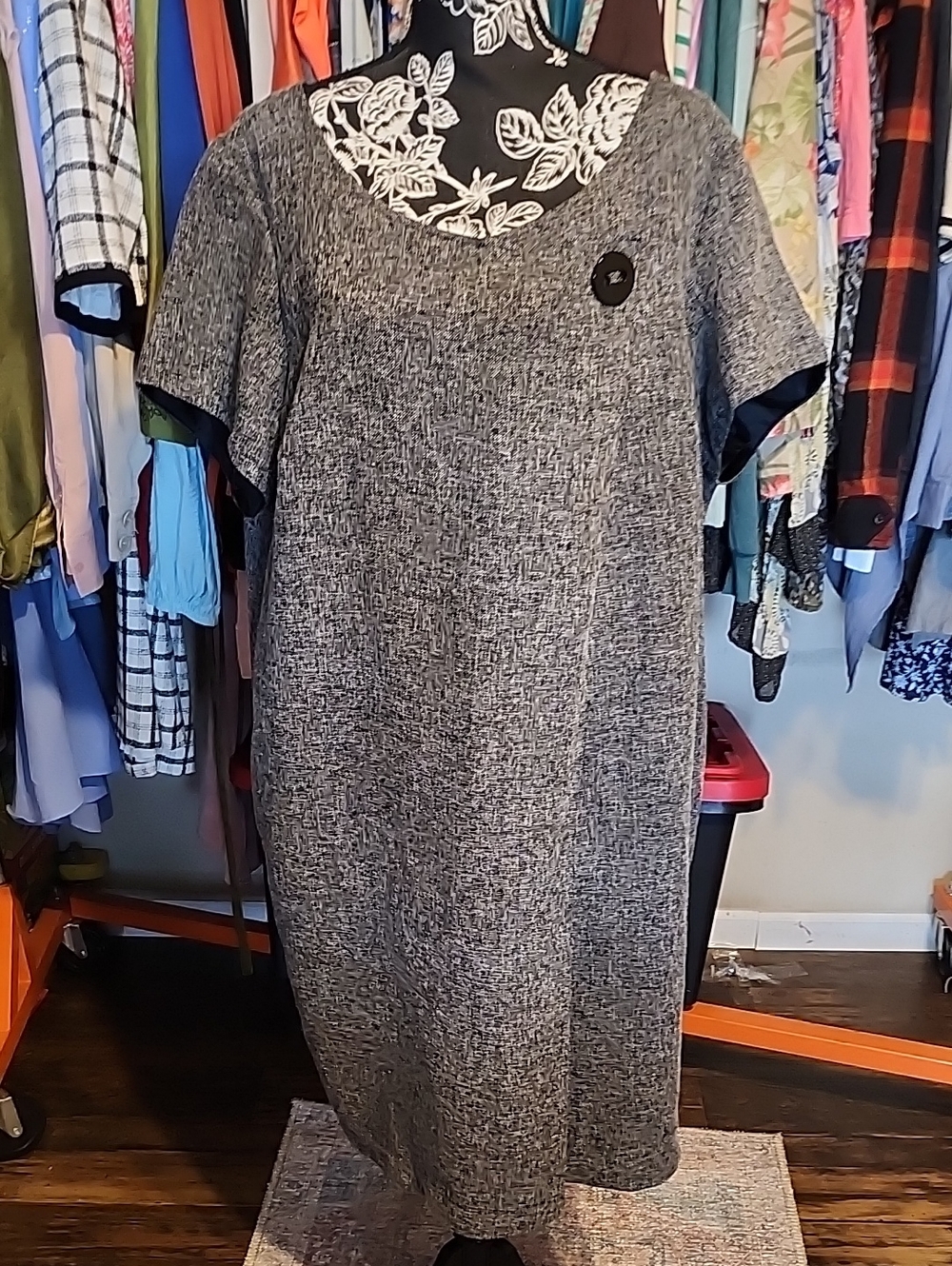Gray Short-Sleeve Shift Dress - Classic Everyday Style